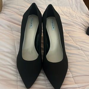 Tahari size 8 black heels. Excellent condition!